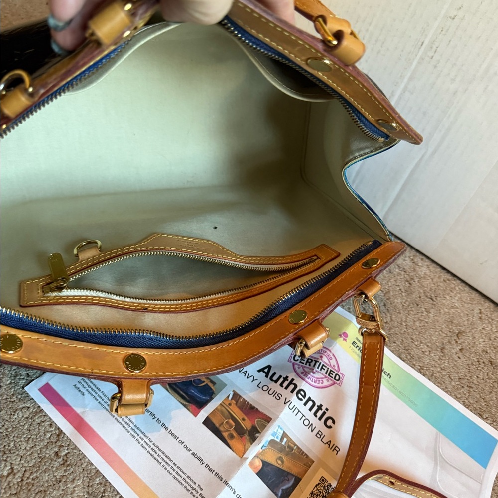 RARE: Louis Vuitton Brea MM grand blue vernis patent satchel - Picture 3 of 7